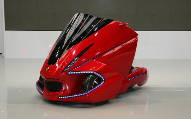 興和テムザックが出品した1名乗りの三輪EVコンセプトカー、KOBOTニュー（東京モーターショー11）