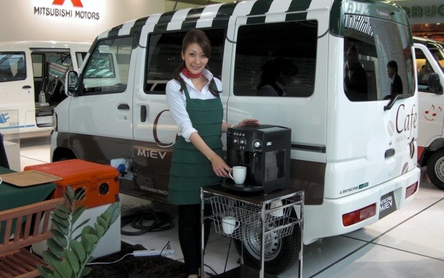三菱ミニキャブMiEV MiEVカフェ仕様（11月24日、発表会で）