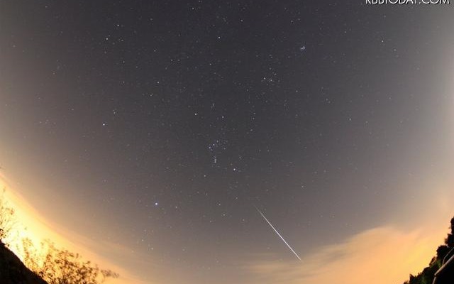 昨年撮影された「ふたご座流星群」（2010年12月14日23時48分）