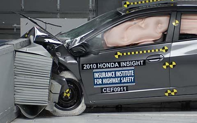 米IIHSが実施したホンダ・インサイトの衝突テスト