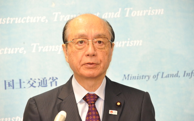 前田武志国土交通相（24日・国交省）