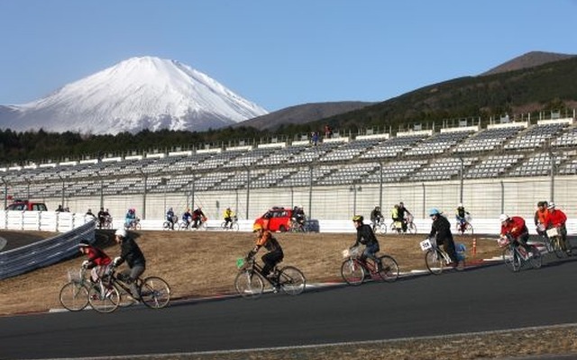 富士スピードウェイを舞台にした7時間対耐久レース「ママチャリ日本グランプリ」に1400チームがエントリー（写真：前回開催のようす）