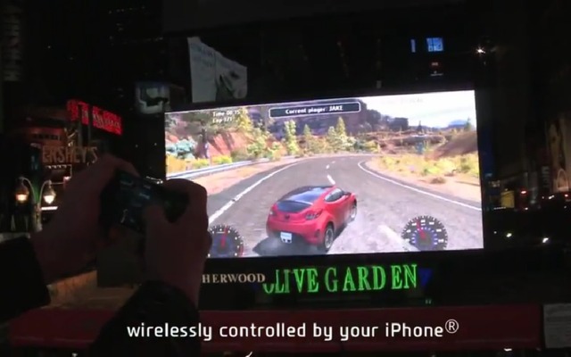 米国ニューヨーク・タイムズスクエア名物の巨大ビルボードで行うレースゲーム、「ヒュンダイレース」（動画キャプチャー）