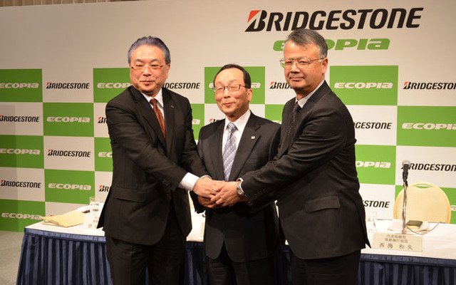 左から新CEO津谷氏、新会長の荒川氏、新COO西海氏