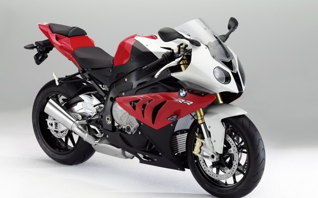 BMW S1000RRをフルモデルチェンジ---高感度のレスポンス