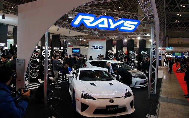 「東京オートサロン2012 with NAPAC」のレイズブース
