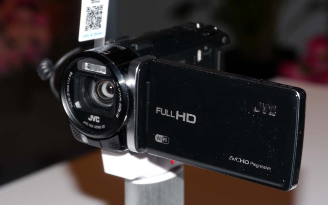 Wi-Fi対応したJVCの最上位モデル・GZ-GX1。日本では下位モデルのみがWi-Fi対応になる（CES 12）