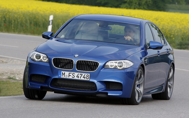 現在はガソリンエンジンと駆動方式FRのみのBMW M5（参考画像）