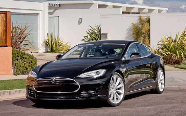 テスラモーターズが7月から生産を開始する4ドアEV、モデルS