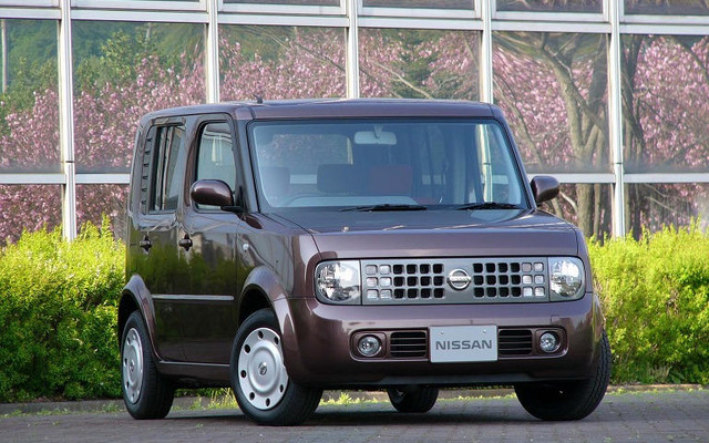 日産キューブにコンランとのコラボレーションによる限定車