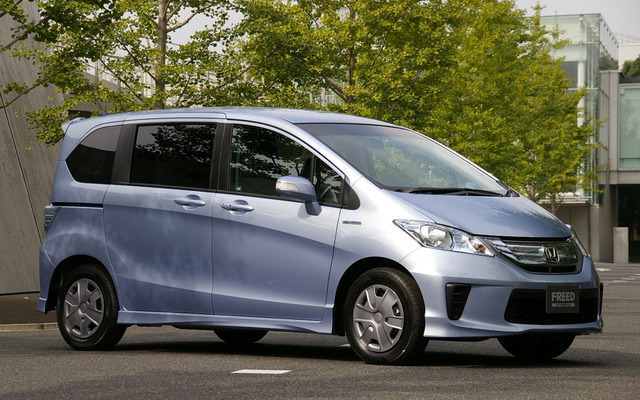 ホンダのHVシステムは、人気車種に投入することで台数を稼いだ（写真：ホンダ フリードHV）