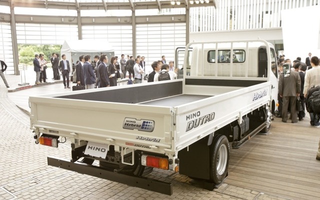 日野デュトロ新型発表
