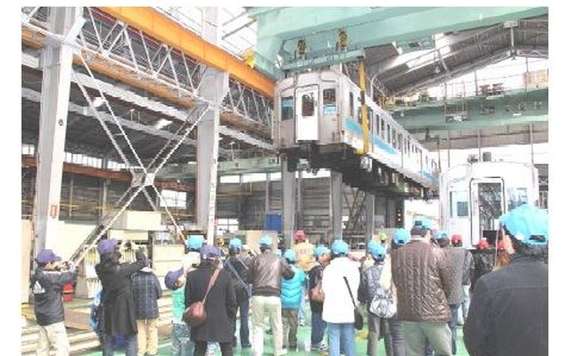 見学会のイメージ（車体上げ作業の見学）