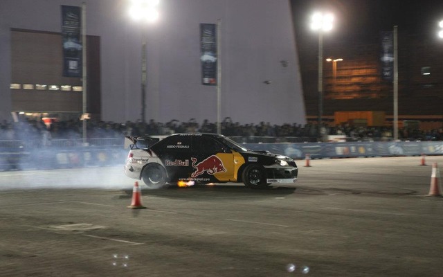 特設会場で行われたスバル インプレッサWRXによるドリフトショー（カタールモーターショー12）
