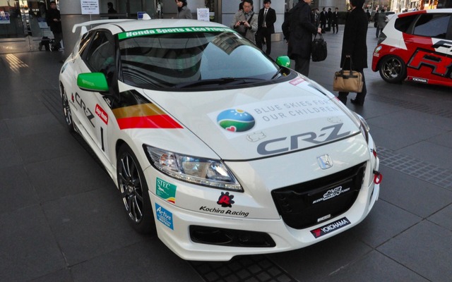 青山本社に展示された ホンダ CR-Z Sports ＆ Eco 仕様