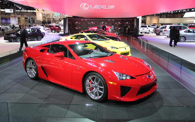4台が展示されたレクサスLFA（シカゴモーターショー12）
