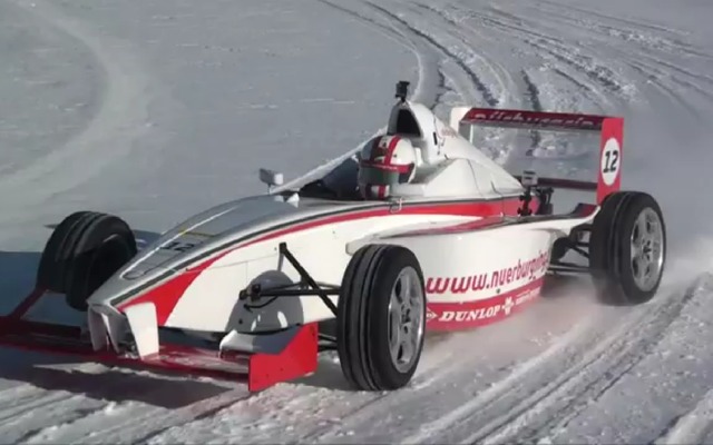 マイナス16度の雪上のドイツ・ニュルブルクを走行するフォーミュラマシン（動画キャプチャー）