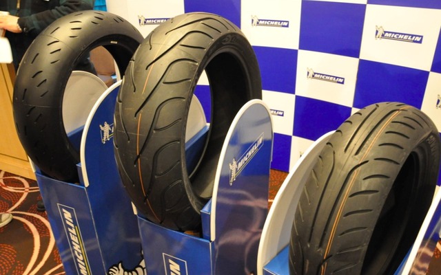 日本ミシュランタイヤは二輪車用タイヤの発表会見を行なった（2012年1月）。