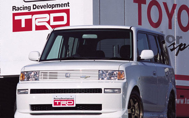 TRDのパーツをイベント価格で、オープニングフェア