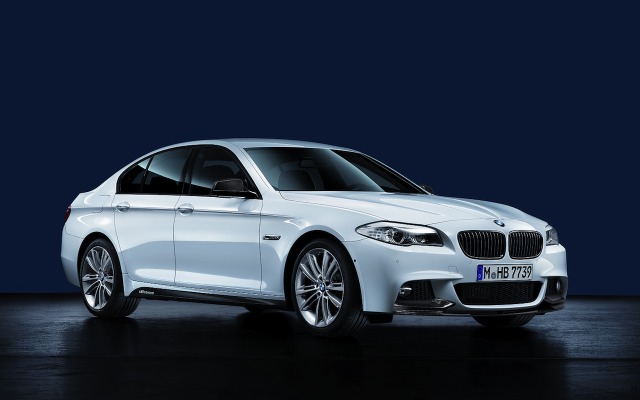 新型BMW5シリーズ用のMパフォーマンスパーツ