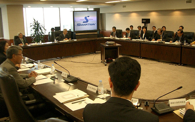 国交省、道路の情報武装に本腰…「スマートウェイ推進会議」再開