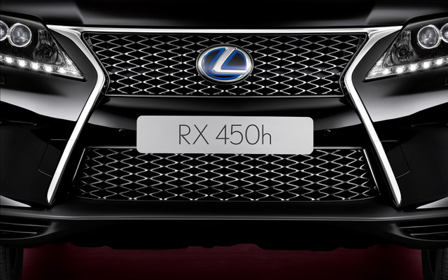 レクサスのSUVモデル、RX450hが、「スピンドルグリル」を採用して登場する。