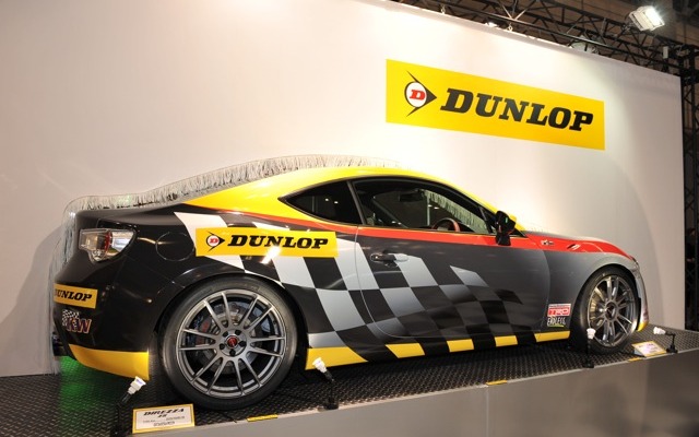 ダンロップ・スポーツタイヤDIREZZA ZII（東京オートサロン12）