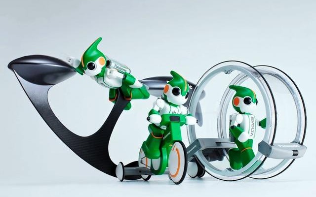「エボルタくんがやってくる！」～トライアスロンに挑戦したエボルタロボットが登場！～