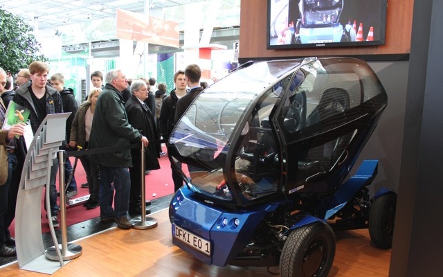 【CeBIT 12】伸びたり縮んだりつながったり---EV提案