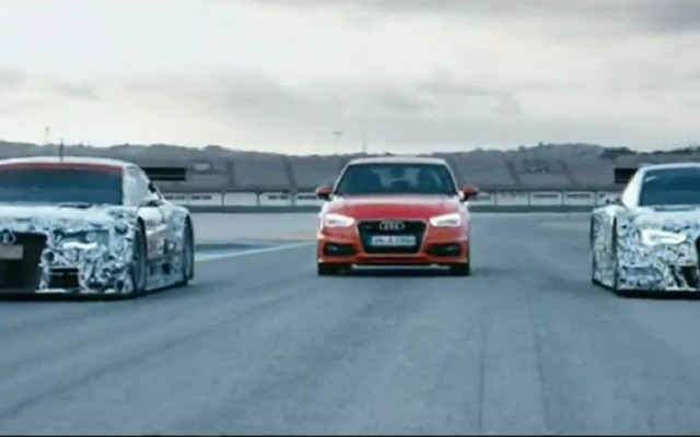 アウディA5DTMとランデブー走行する新型アウディA3。