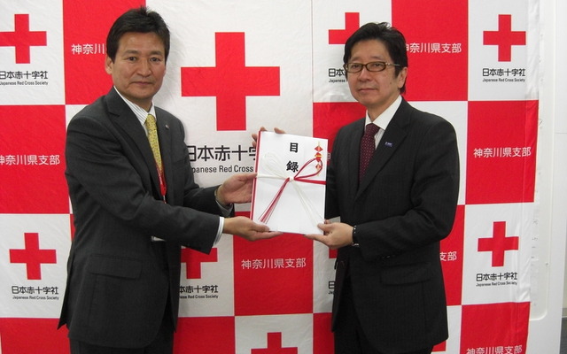 日本赤十字神奈川支部 企画振興部 大野雅之部長（左）、BASFコーティングスジャパン 久保田克彦執行役員