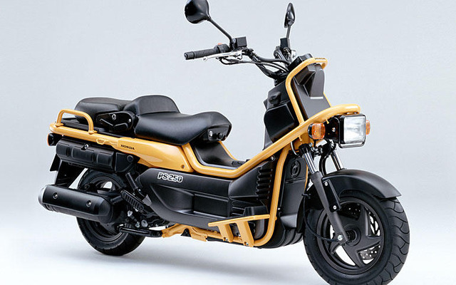 ブカッコウ? 先進? ホンダが新発想街乗りバイクPS250を発表