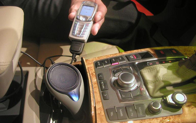 ノキアが携帯電話のハンズフリーキット2機種を発売