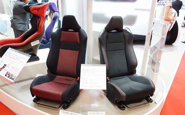 トヨタ『86』/スバル『BRZ』用の運転席シート（写真：東京モーターショー トヨタ紡織ブース）