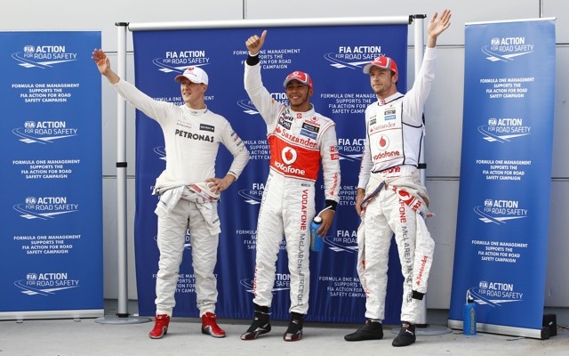 予選トップ3。向かって左からシューマッハ（メルセデスAMG）、ハミルトン（マクラーレン）、バトン（マクラーレン。3月24日、F1マレーシアGP）