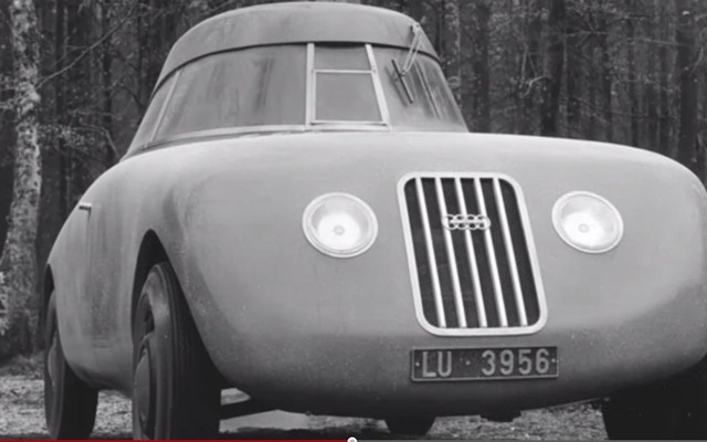 1920年代のコンセプトカーが登場するアウディA5のCM（動画キャプチャー）