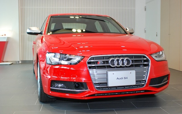 写真はアウディ RS4