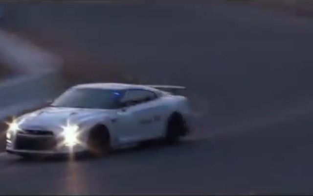 ニュルブルクリンク24時間耐久レースに日産GT-Rとともに参戦するGT-Rの開発チーム（動画キャプチャー）
