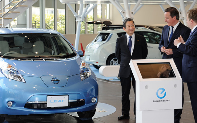 キャメロン首相日産本社訪問（4月10日）