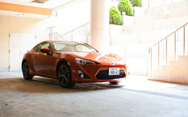 トヨタ86GT“Limited”、オレンジメタリック/ブラック
