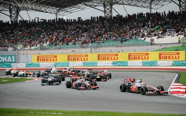 ハミルトン（写真先頭。マクラーレン、F1マレーシアGP）