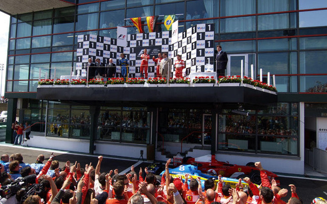 【F1フランスGP】王者の作戦は4ストップ…シューマッハ優勝