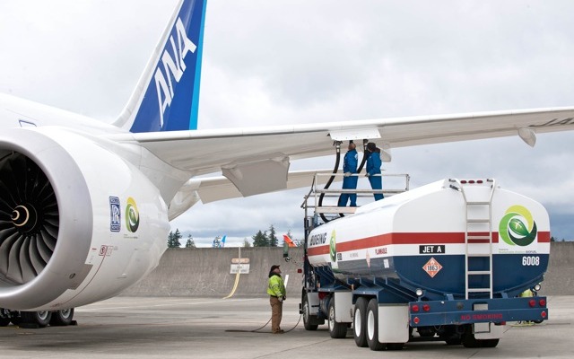 ANAボーイング787、バイオ燃料でデリバリー飛行