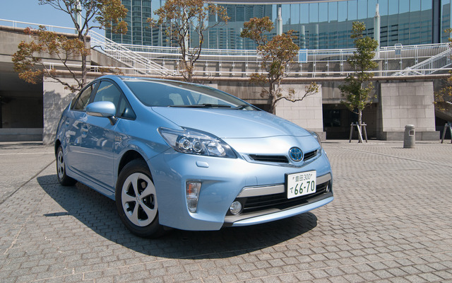 トヨタ・プリウスPHV
