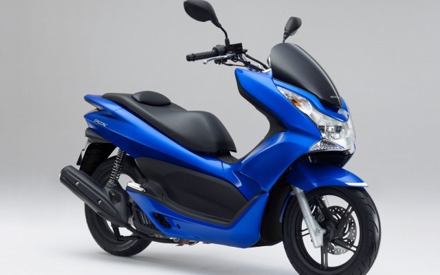ホンダ PCX キャンディーライトニングブルー