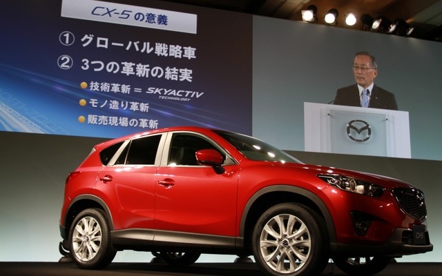 マツダCX-5発表会（2月16日。画像内は山内社長）