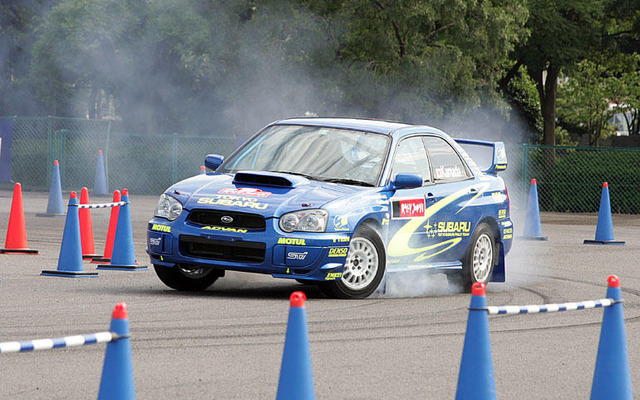 【スバル、ラリージャパン参戦】トップWRCドライバーによるデモ走行