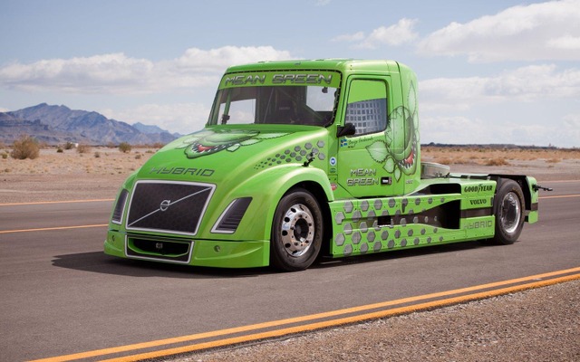 236.577km/hの最高速を計測したボルボのハイブリッドトラック、MEAN GREEN