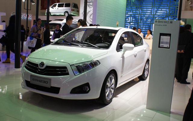華晨中国汽車のブリリアンス H230（北京モーターショー12）
