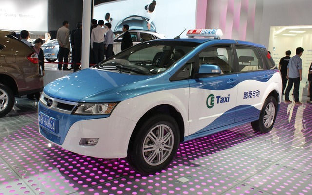 BYDオートのEVタクシー、e6（北京モーターショー12）